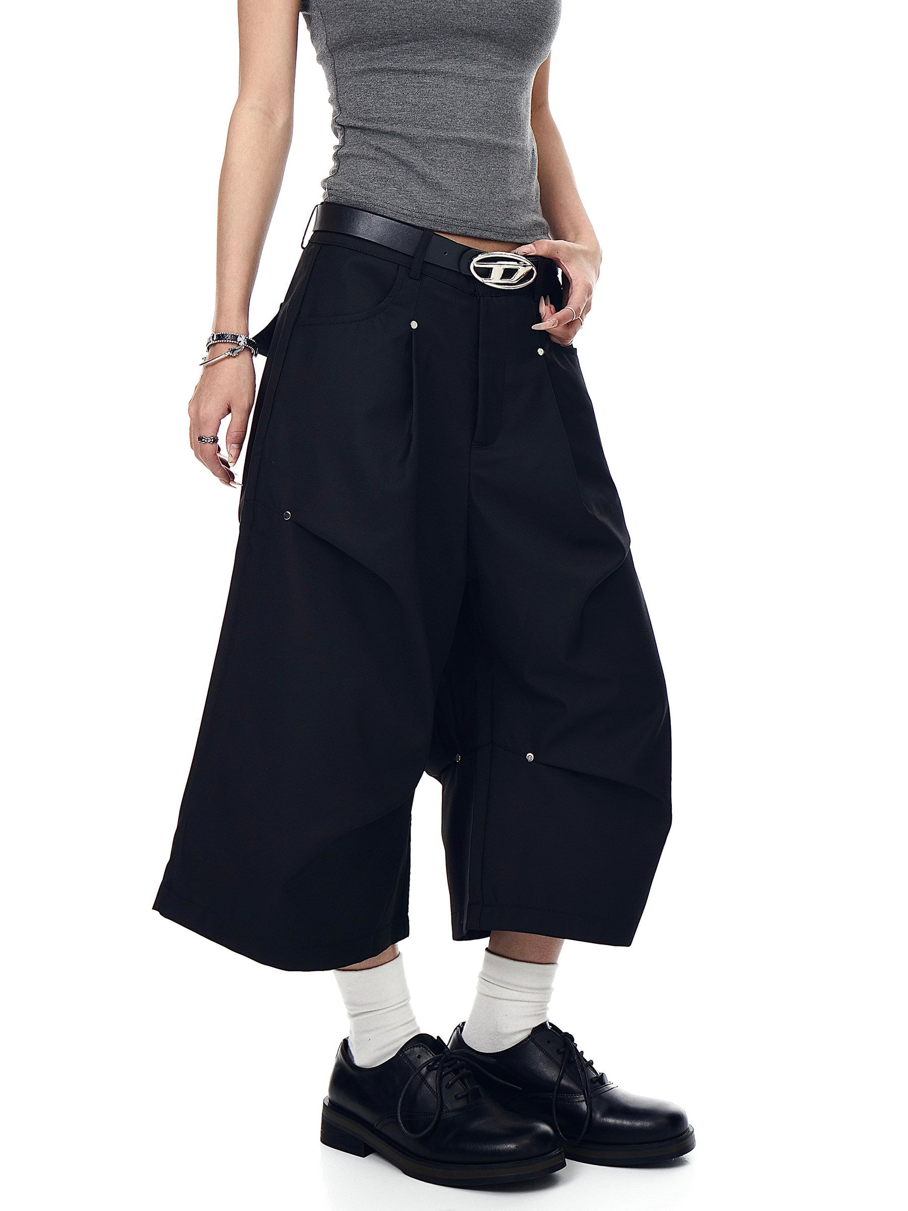 ROGUE RIVET SHORT