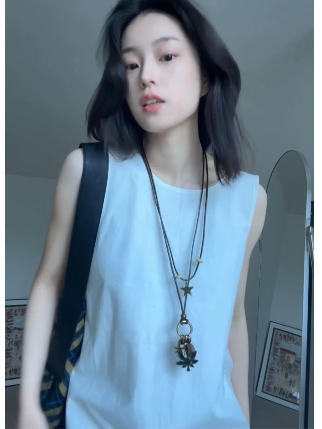 Babes white V-neck back kinked vest female summer lazy wind loose wear loose backless sleeveless top