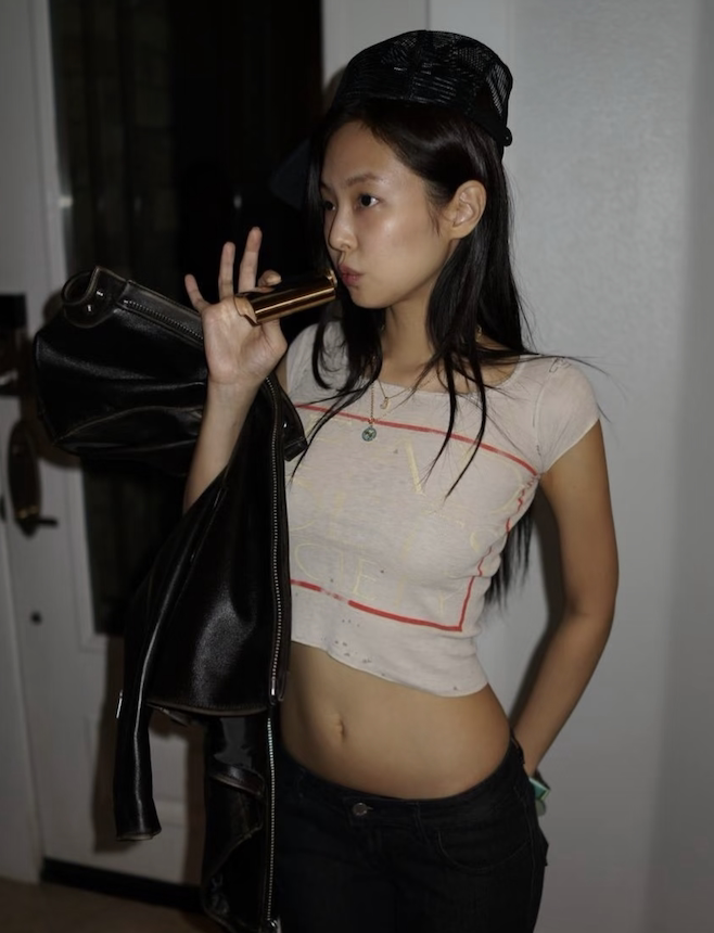 JENNIE FRAME TEE