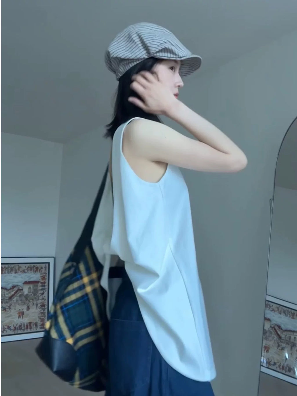 Babes white V-neck back kinked vest female summer lazy wind loose wear loose backless sleeveless top