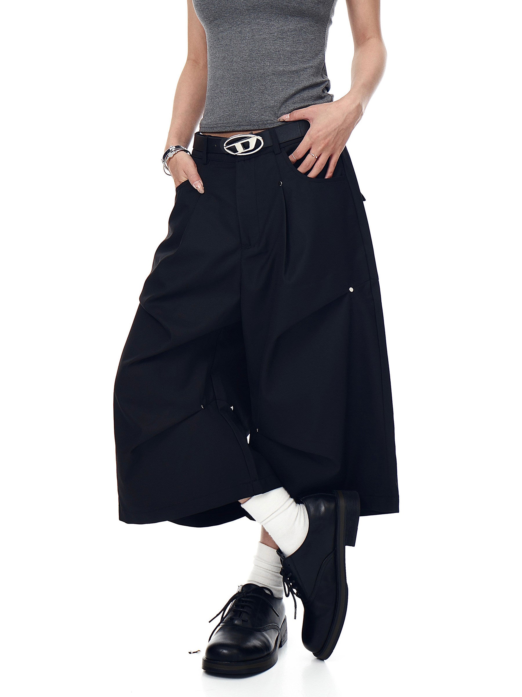 ROGUE RIVET SHORT