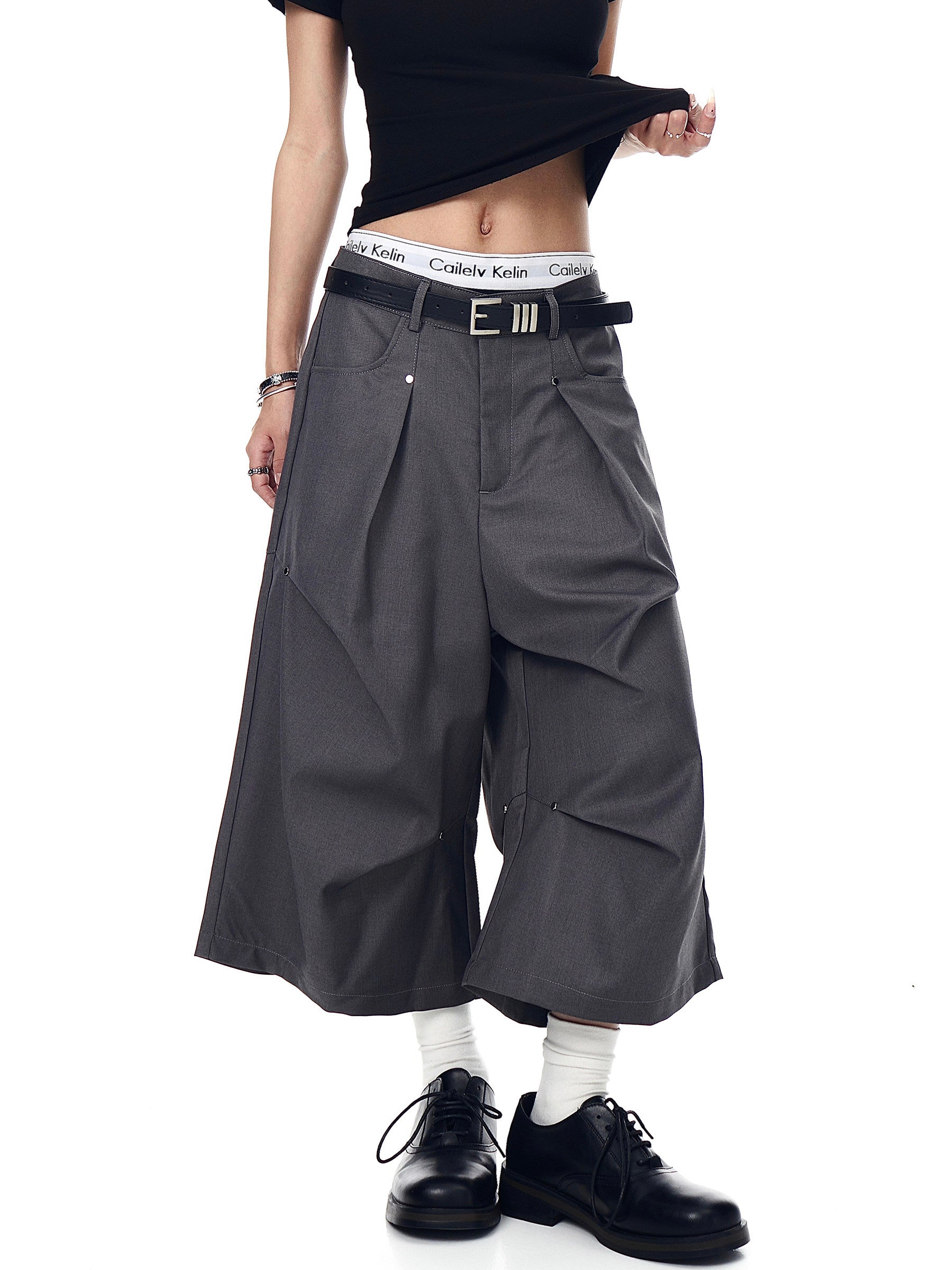 ROGUE RIVET SHORT