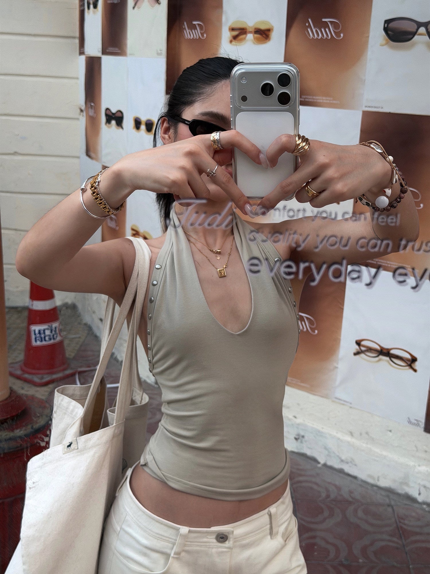 RIVET HALTER TANK