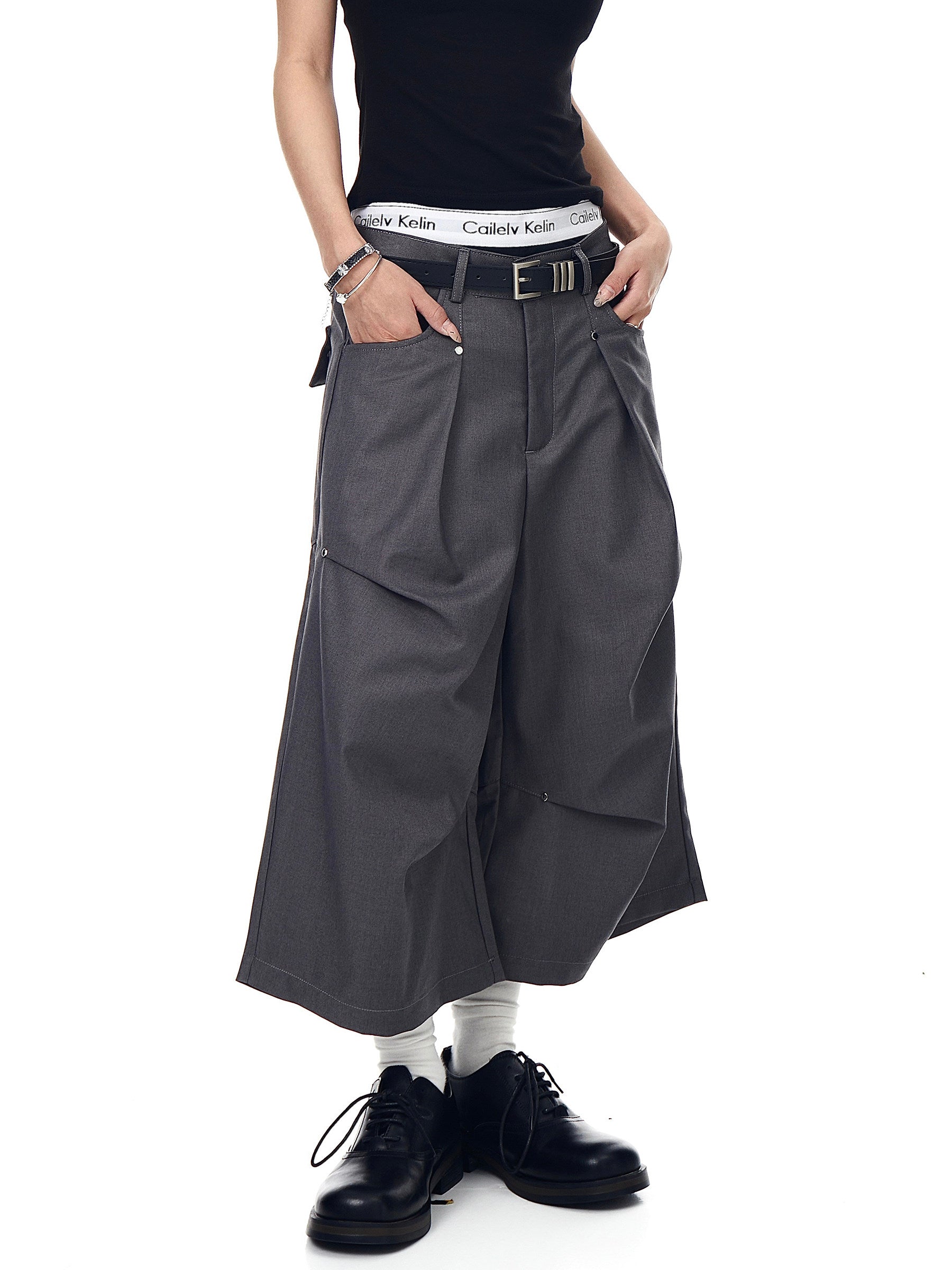 ROGUE RIVET SHORT