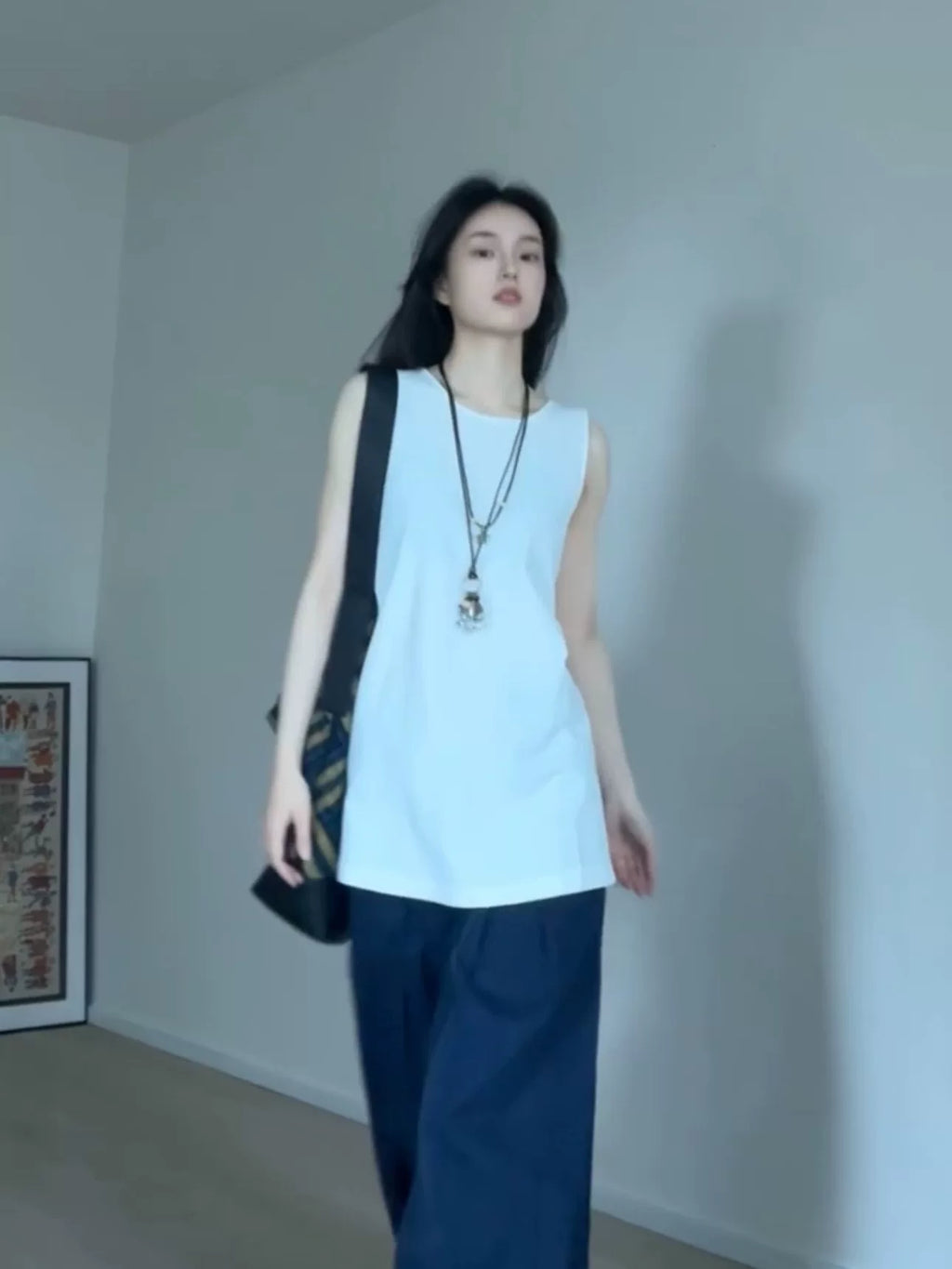 Babes white V-neck back kinked vest female summer lazy wind loose wear loose backless sleeveless top