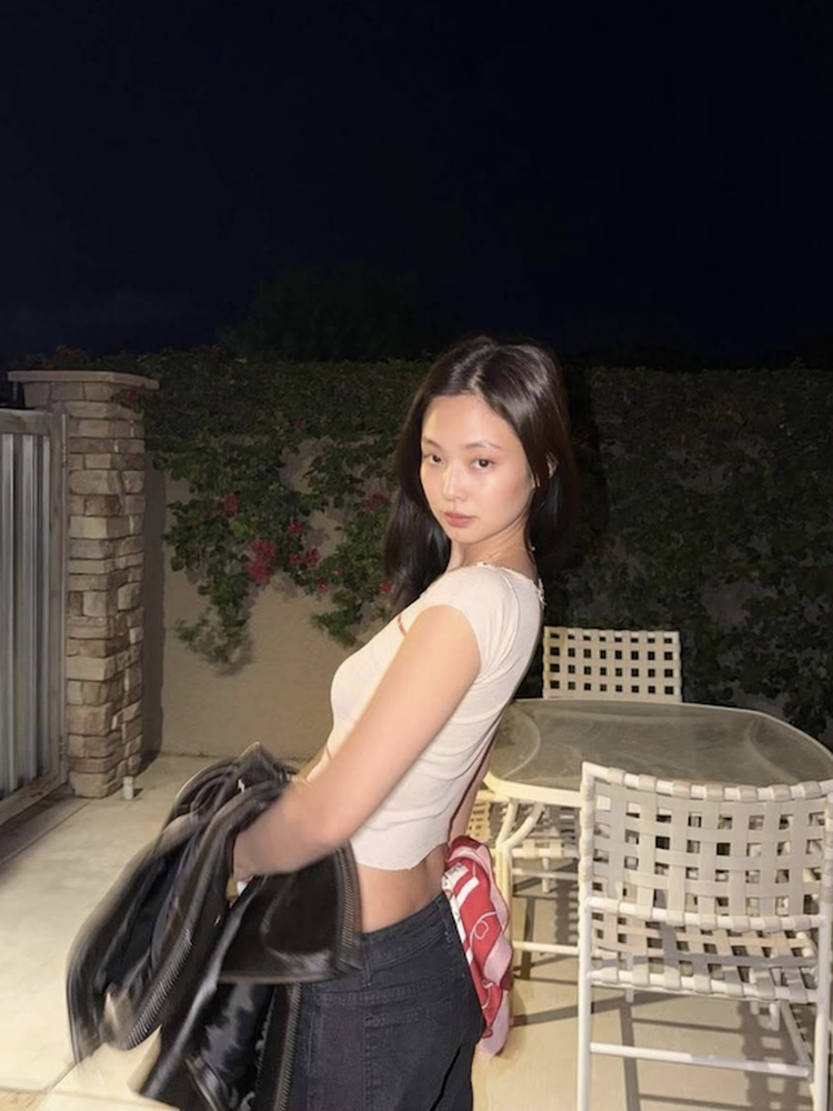 JENNIE FRAME TEE